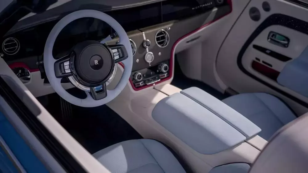 rolls-royce-nightingale-4-5cd0 Chi tiết này của mẫu xe Rolls-Royce giá 9,5 triệu đô được thử nghiệm đóng/mở 15.000 lần trước khi giao cho khách - Ảnh 5.