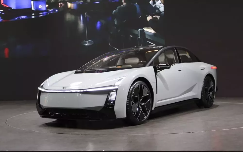 Toyota Corolla Concept ra mắt tại Triển lãm Japan Mobility Show 2025