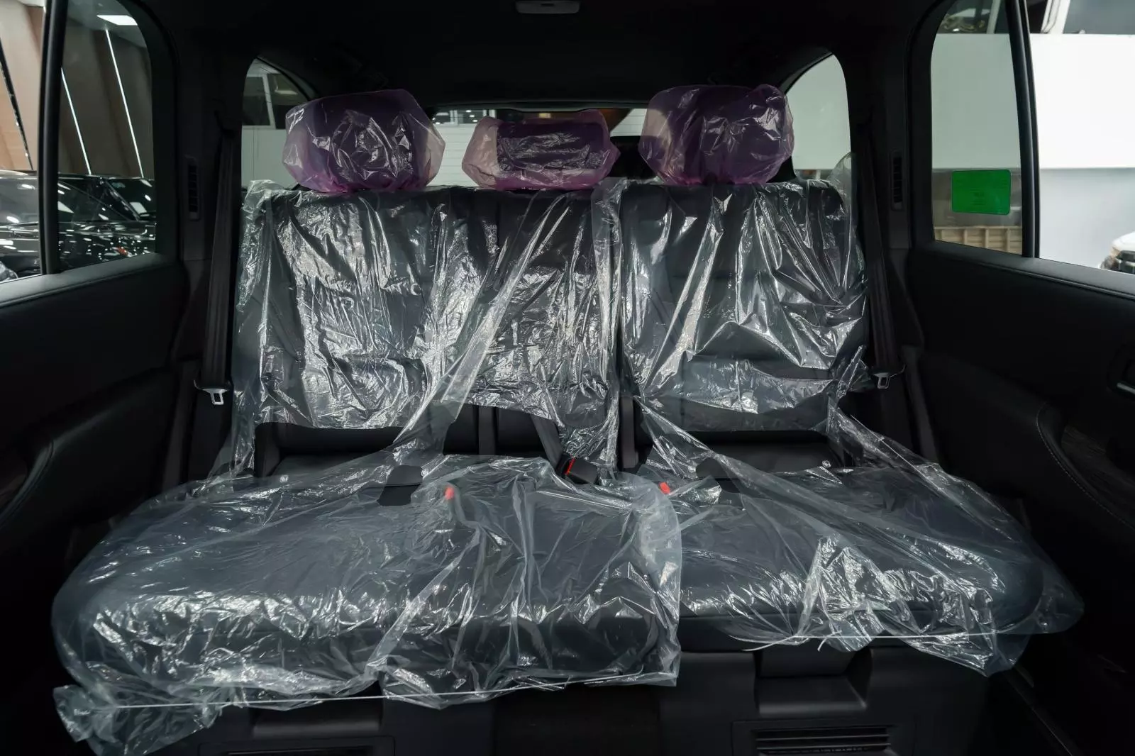 toyota-land-cruiser-hev13-abfe Soi cận từng góc "quái thú" Toyota Land Cruiser HEV giá 4,71 tỷ đồng tại đại lý - Ảnh 12.