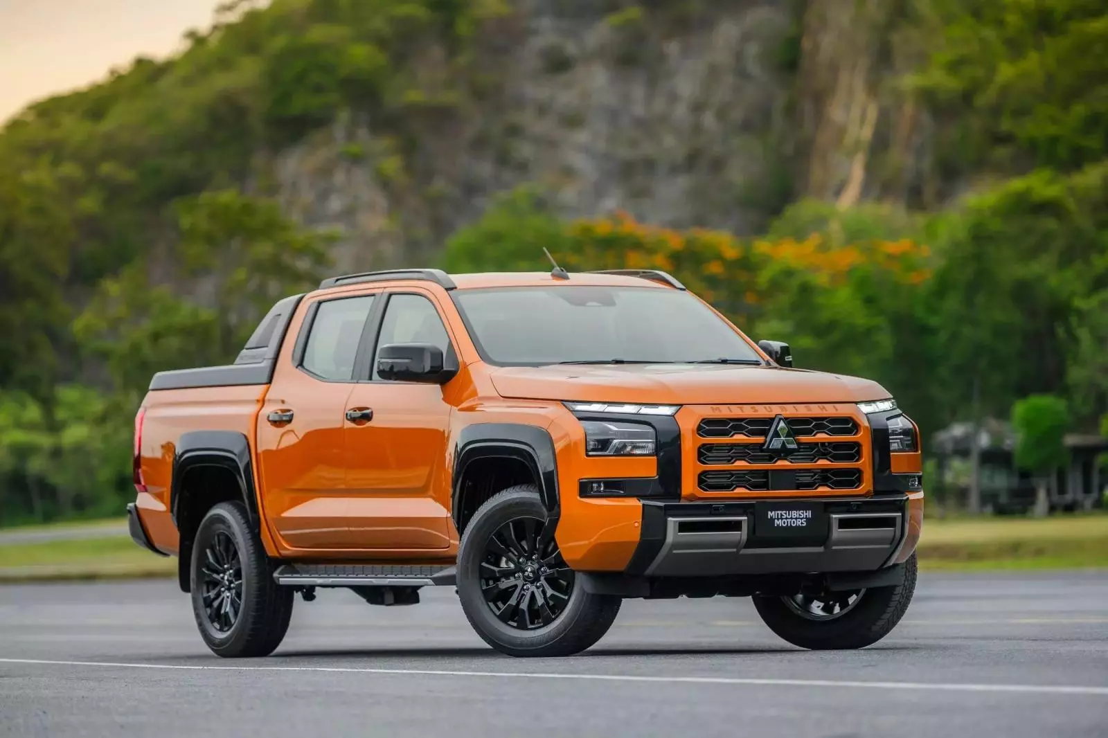 triton-362f Tháng Ngâu không làm khó Mitsubishi Việt Nam: Triton lập kỷ lục, soán ngôi vương bán tải - Ảnh 1.