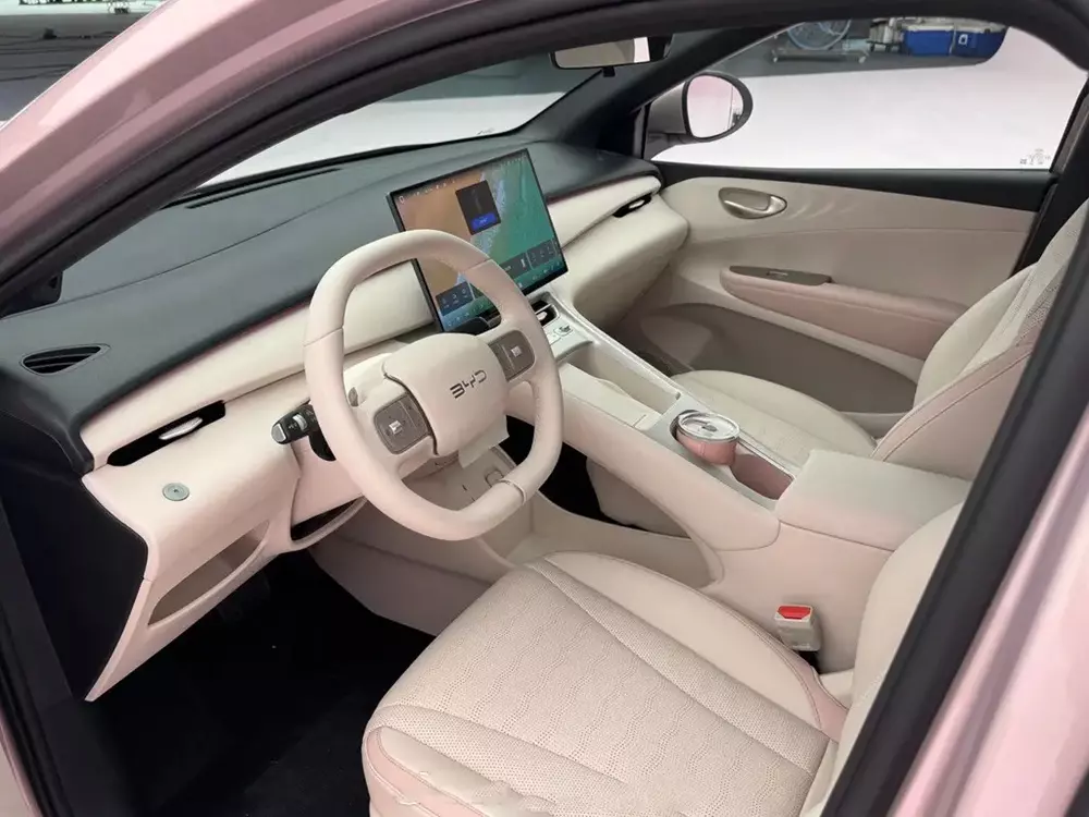 byd-seagull-2027-3-3117 BYD Seagull thế hệ mới lộ nội thất với ghế lái massage và màn hình cỡ lớn - Ảnh 1.