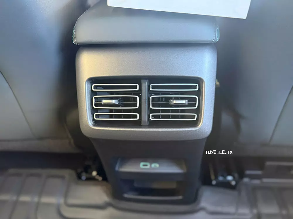 byd-sealion-5-9-11c1 Cửa gió dành cho hàng ghế sau của BYD Sealion 5