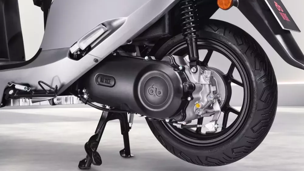dat-bike-1-9f9f-1 Hãng xe máy điện Dat Bike nhận giải thưởng cho công nghệ sạc tích hợp - Ảnh 2.