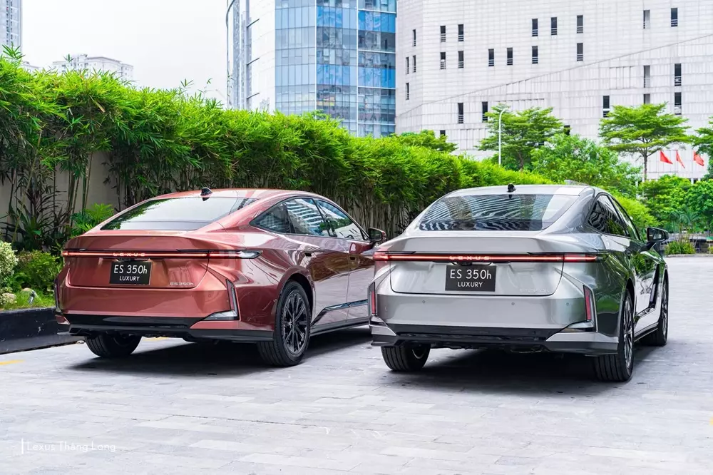 lexus-es-2026-10-308f Lexus ES thế hệ mới chính thức ra mắt Việt Nam, có phiên bản thuần điện, giá từ 2,34 tỷ đồng - Ảnh 7.
