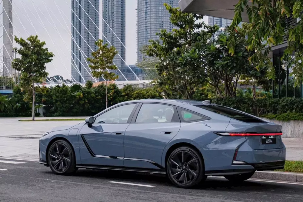 lexus-es-2026-fd5d Lexus ES thế hệ mới chính thức ra mắt Việt Nam, có phiên bản thuần điện, giá từ 2,34 tỷ đồng - Ảnh 6.