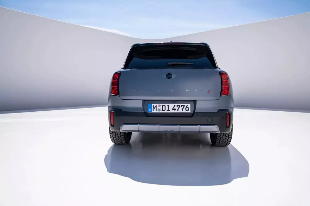 MINI Countryman Untamed Edition 2027 ra mắt với khoảng sáng gầm lớn hơn, trang bị sẵn lều nóc - Ảnh 6.