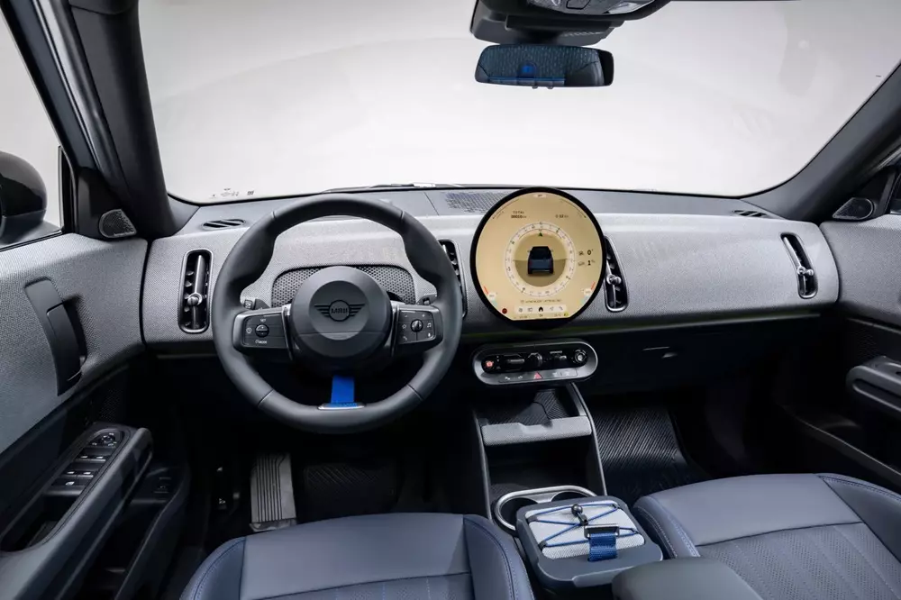 MINI Countryman Untamed Edition 2027 ra mắt với khoảng sáng gầm lớn hơn, trang bị sẵn lều nóc - Ảnh 7.