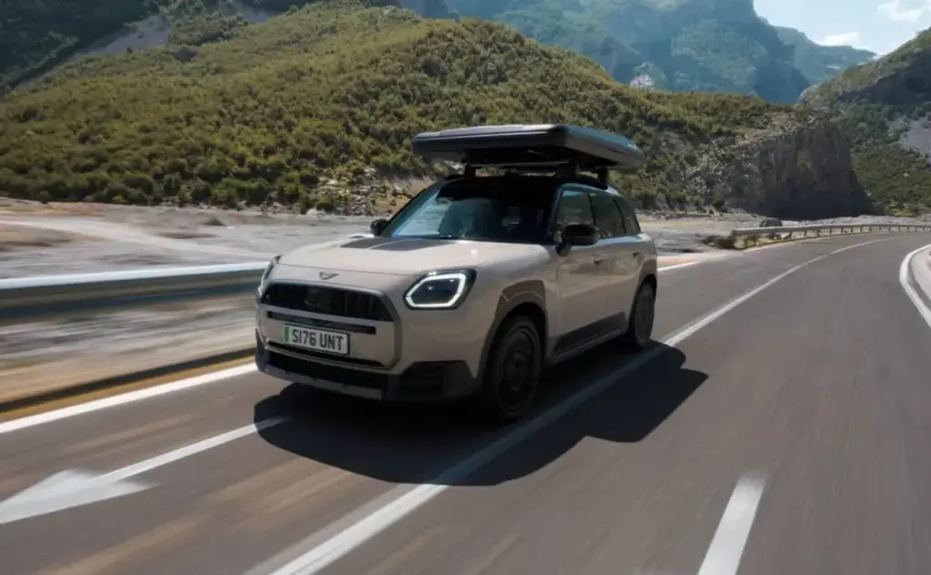 MINI Countryman Untamed Edition 2027 ra mắt với khoảng sáng gầm lớn hơn, trang bị sẵn lều nóc