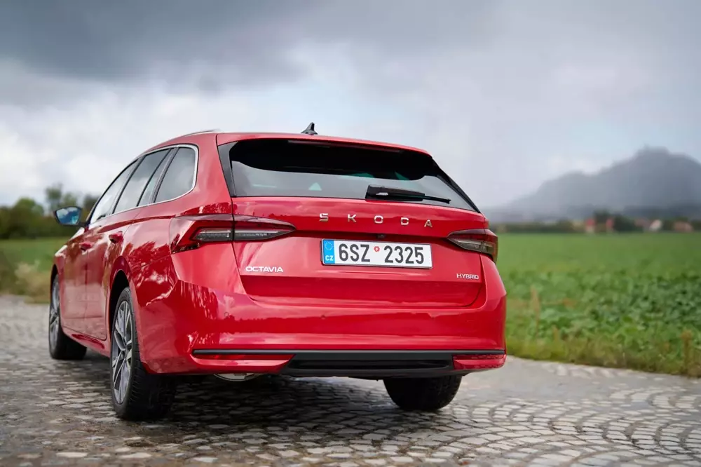 skoda-octavia-hybrid-1-fb69 Skoda Octavia Hybrid với kiểu dáng Estate