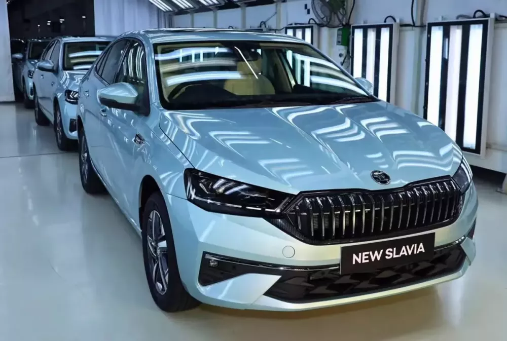 skoda-slavia-2027-1-9656-1 Sedan giá rẻ Skoda Slavia 2027 chính thức xuất xưởng, chuẩn bị ra mắt trong tháng này - Ảnh 2.