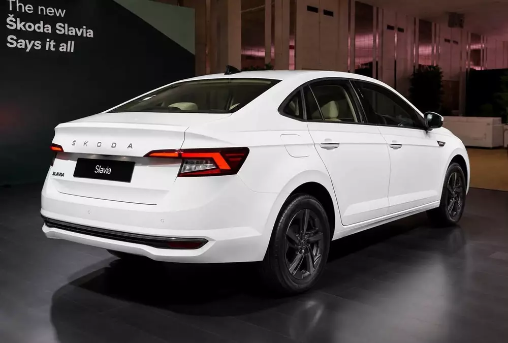 skoda-slavia-2027-6-10f3 Sedan giá rẻ Skoda Slavia 2027 chính thức xuất xưởng, chuẩn bị ra mắt trong tháng này - Ảnh 5.