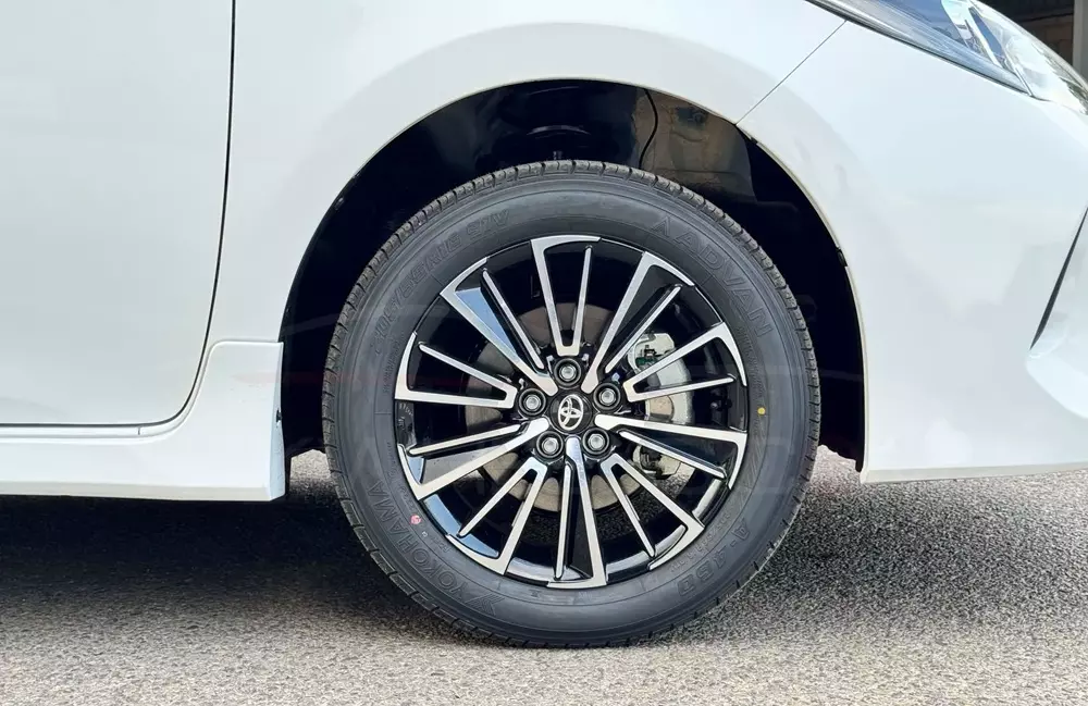 Toyota Corolla Altis thế hệ cũ chưa nghỉ hưu mà được bổ sung phiên bản nâng cấp - Ảnh 3.