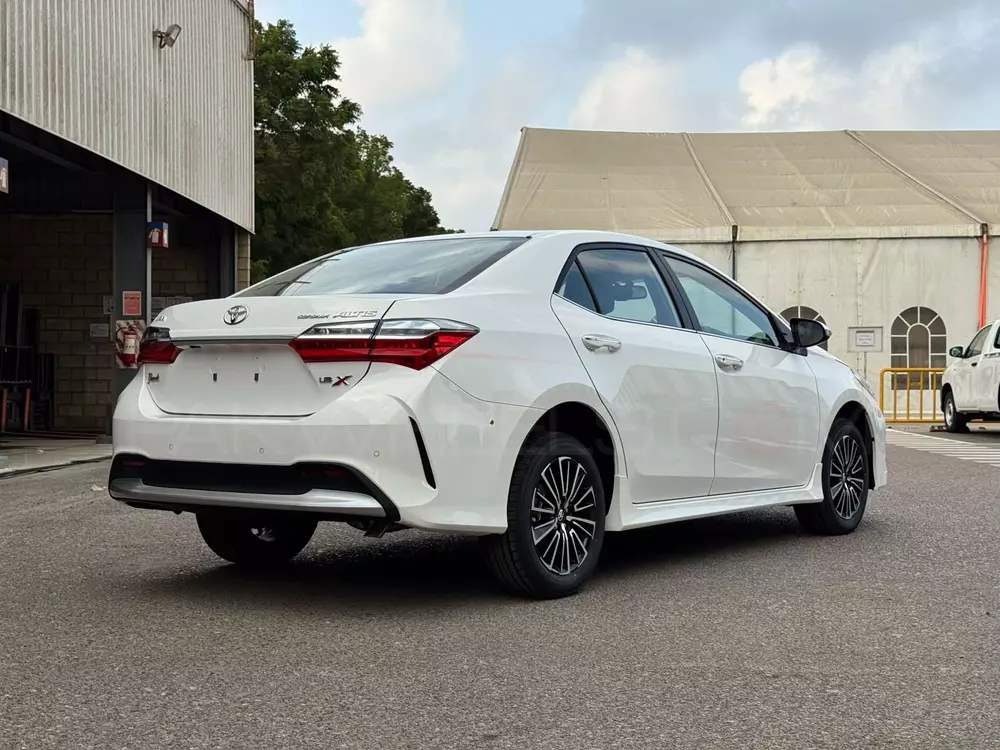 Toyota Corolla Altis thế hệ cũ chưa nghỉ hưu mà được bổ sung phiên bản nâng cấp - Ảnh 10.