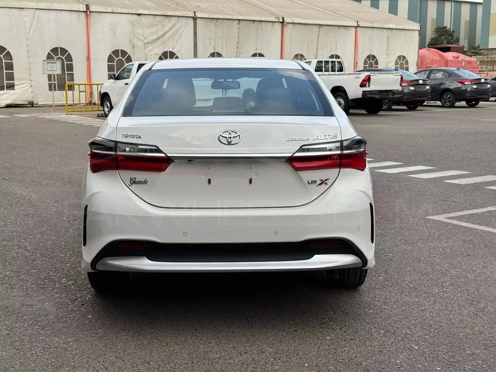 Toyota Corolla Altis thế hệ cũ chưa nghỉ hưu mà được bổ sung phiên bản nâng cấp - Ảnh 4.