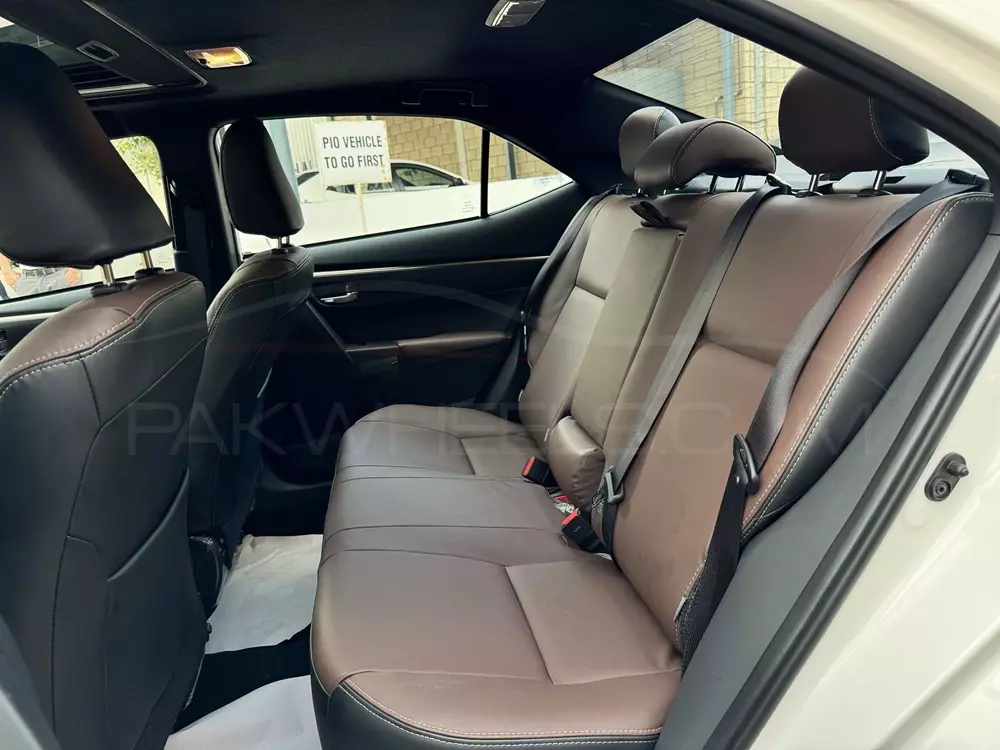 Toyota Corolla Altis thế hệ cũ chưa nghỉ hưu mà được bổ sung phiên bản nâng cấp - Ảnh 8.