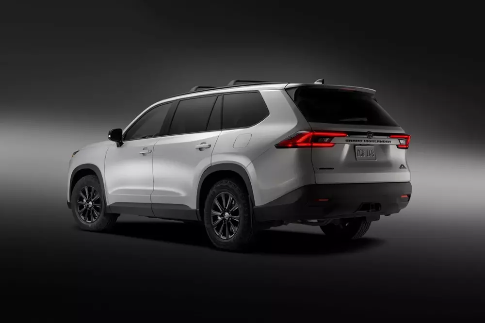 toyota-grand-highlander-woodland-edition-2027-3-1dfc Toyota Grand Highlander Woodland Edition 2027 còn có giá nóc và đèn LED mới