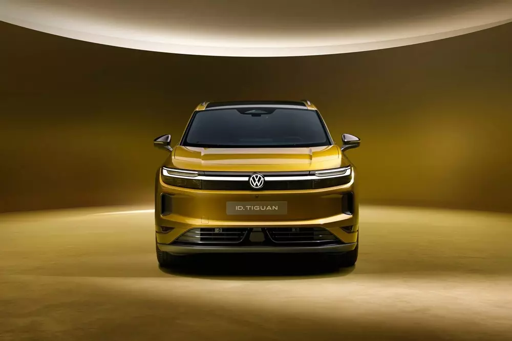 volkswagen-id-tiguan-8-117e ID Tiguan sở hữu thiết kế đặc trưng của Volkswagen và không quá khác biệt so với xe dùng động cơ đốt trong