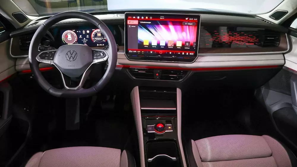 volkswagen-tayron-12-4d8f Đại lý Việt mở cọc cho Volkswagen Tayron, giá dự kiến từ 1,6 tỷ đồng - Ảnh 6.