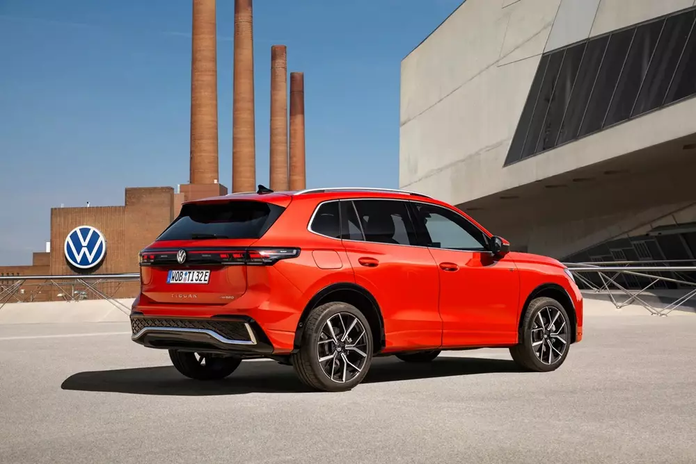 Volkswagen Tiguan thế hệ mới rục rịch ra mắt Việt Nam với giá rẻ hơn, đại lý bắt đầu nhận cọc - Ảnh 2.